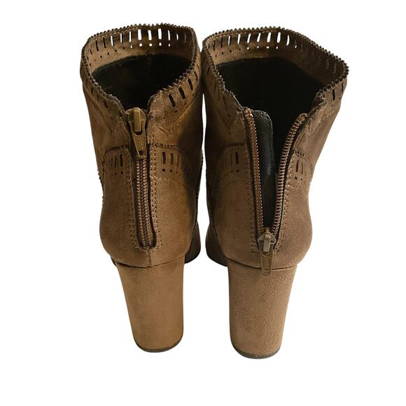 ISOLA ANKLE BOOTS Womens 6.5 Evoda Taupe Suede Laser Cut Pinked Edge Bootie - Picture 8 of 14